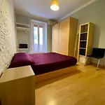 Lovely Apartment Near Metro A Re Di Roma