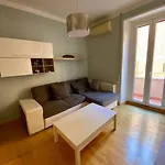 Lovely Apartment Near Metro A Re Di Roma