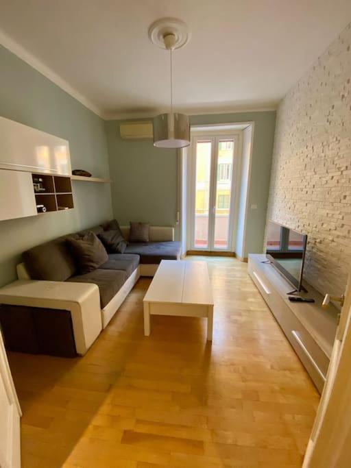 Lovely Near Metro A Re Di Apartment Rom